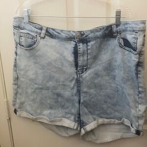 FINAL MARKDOWN Almost famous mid rise shorts 20